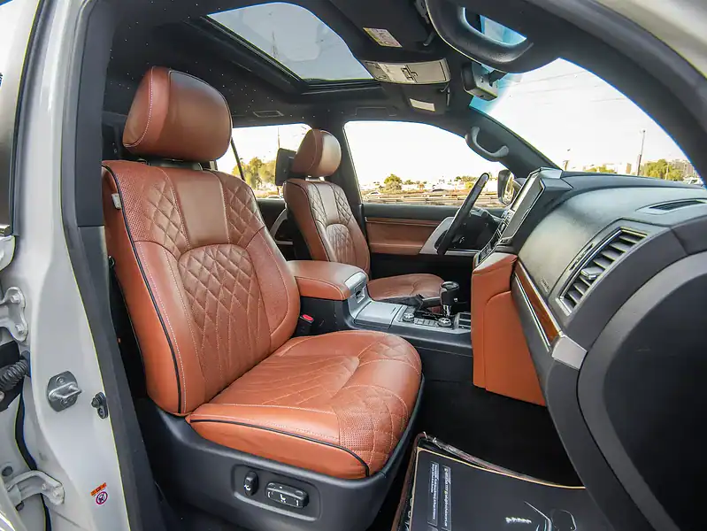 2016 Toyota Land Cruiser GXR 5.7L 8 Cylinders Engine White Brown SUV