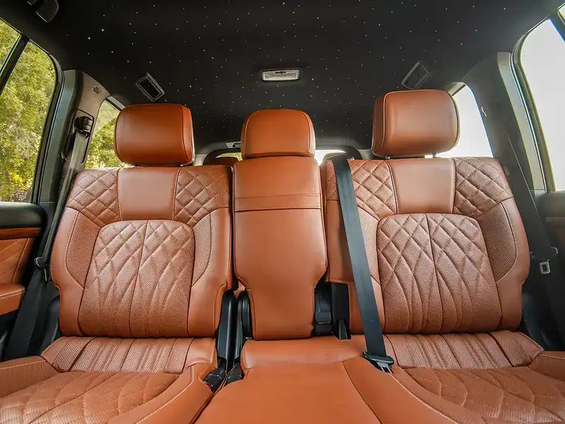 2016 Toyota Land Cruiser GXR 5.7L 8 Cylinders Engine White Brown SUV