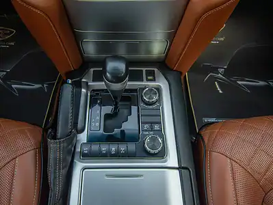 2016 Toyota Land Cruiser GXR 5.7L 8 Cylinders Engine White Brown SUV