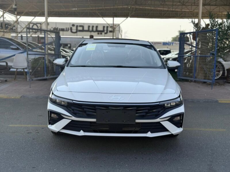 2025 Hyundai Elantra 1.5 Liters Inline 4-Cylinder Engine White Black Sedan