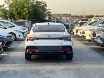 2025 Hyundai Elantra GLX Elite 1.5L 4 Cylinder Engine White Black Sedan