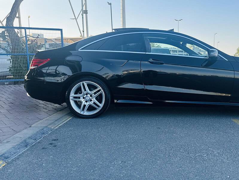 2014 Mercedes-Benz E550 Coupe 4.7 litres V8 Engine Black Red RWD