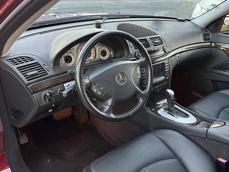 2003 Mercedes-Benz E320 3.2 litre V6 Engine Petrol Red Black Sedan