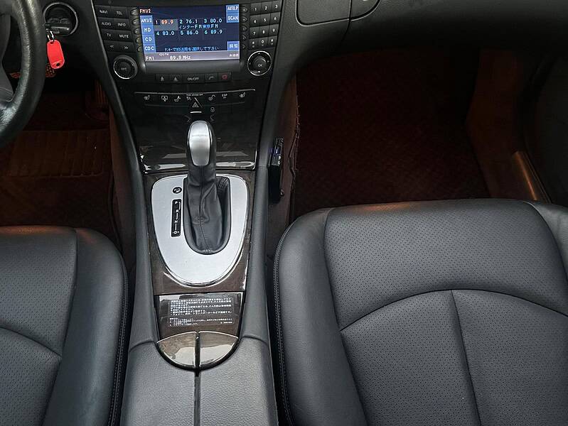 2003 Mercedes-Benz E320 3.2 litre V6 Engine Petrol Red Black Sedan