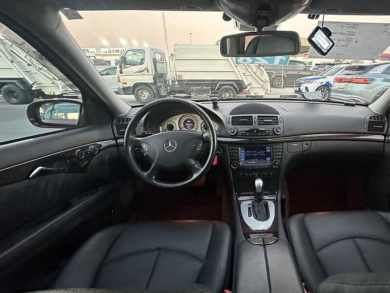 2003 Mercedes-Benz E320 3.2 litre V6 Engine Petrol Red Black Sedan