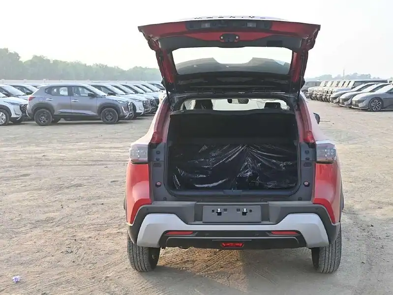 2025 Nissan Magnite SL TURBO CVT 4 Cylinders Engine Red Black SUV