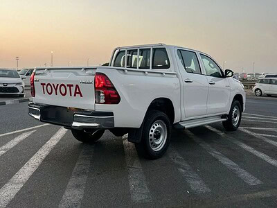 2025 Toyota Hilux DLX BASIC 2.7 4 Cylinder Engine PETROL White Red