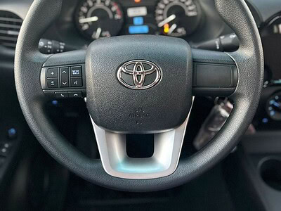 2025 Toyota Hilux DLX BASIC 2.7 4 Cylinder Engine PETROL White Red