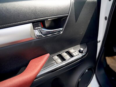 2025 Toyota Hilux GLX 2.7L Double Cab Utility 4WD MT White Red Pick Up