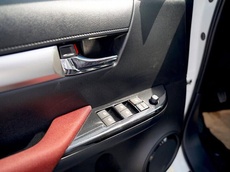 2025 Toyota Hilux GLX 2.7L Double Cab Utility 4WD MT White Red Pick Up