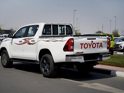 2025 Toyota Hilux GLX 2.7L Double Cab Utility 4WD MT White Red Pick Up