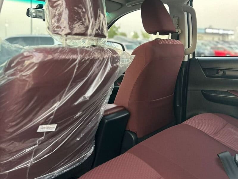 2025 Toyota Hilux DLX BASIC 2.7 4 Cylinder Engine PETROL White Red