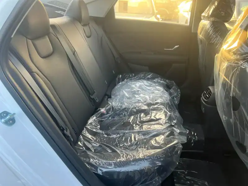 2025 Hyundai Elantra GLX Elite 1.5L 4 Cylinder Engine White Black Sedan