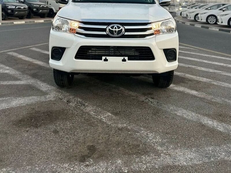 2025 Toyota Hilux DLX BASIC 2.7 4 Cylinder Engine PETROL White Red