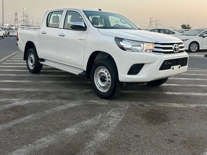 2025 Toyota Hilux DLX BASIC 2.7 4 Cylinder Engine PETROL White Red