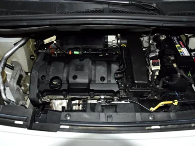 2022 Peugeot Partner Van Long Body 4 Cylinders Petrol Engine White Black Van GCC