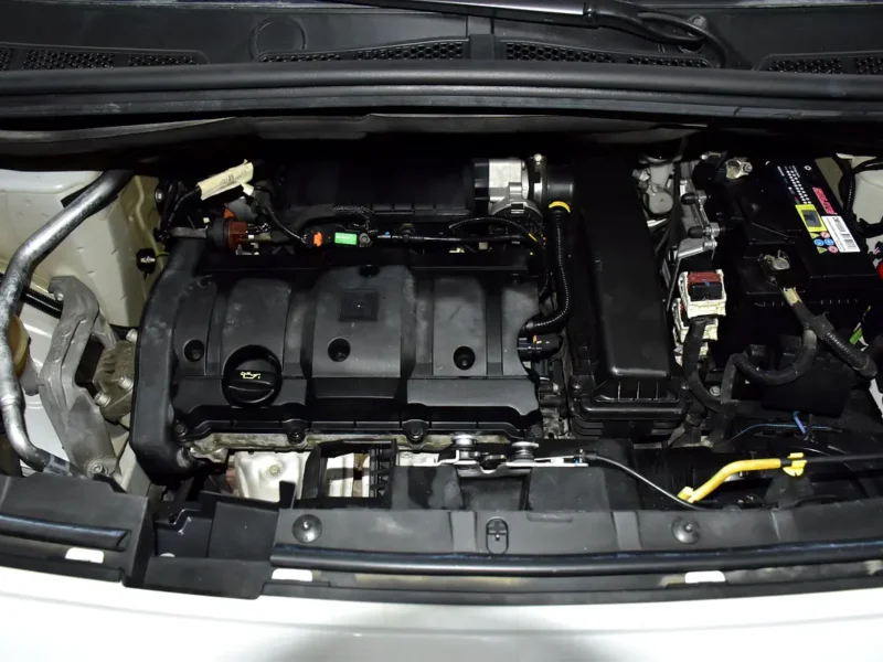 2022 Peugeot Partner Van Long Body 4 Cylinders Petrol Engine White Black Van GCC