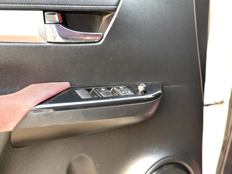 2022 Toyota Hilux GLX 2.7L 4 Cylinders Engine Double Cab Utility A/T White Red