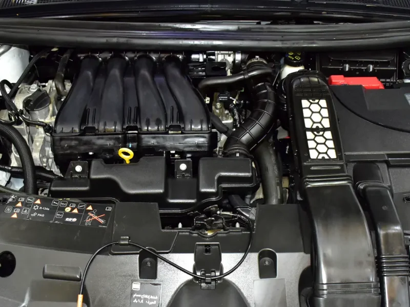 2019 Renault Megane LE 4 Cylinder Petrol Engine White Beige Sedan GCC Specs