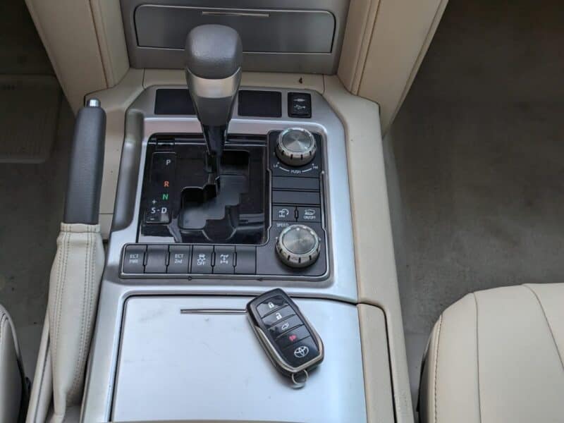 2019 TOYOTA LAND CRUISER GXR GRAND TOURING 4.6L V8 White Beige SUV Full Option