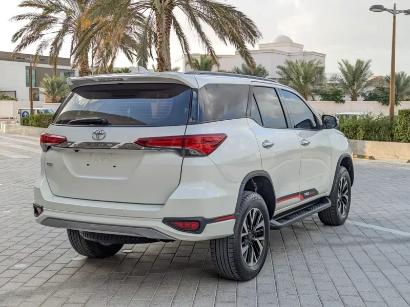 2018 TOYOTA FORTUNER TRD SPORTIVO GCC V4 2.7L White Red SUV