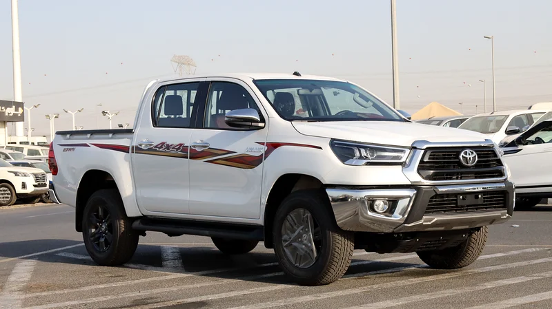 2025 Toyota Hilux SR5 4 Cylinders Engine White Red Pick Up GCC Specs