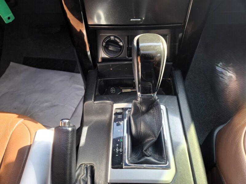 2016 Toyota Prado VXR 2.7L 4-Cylinder Petrol White Brown SUV GCC Specs