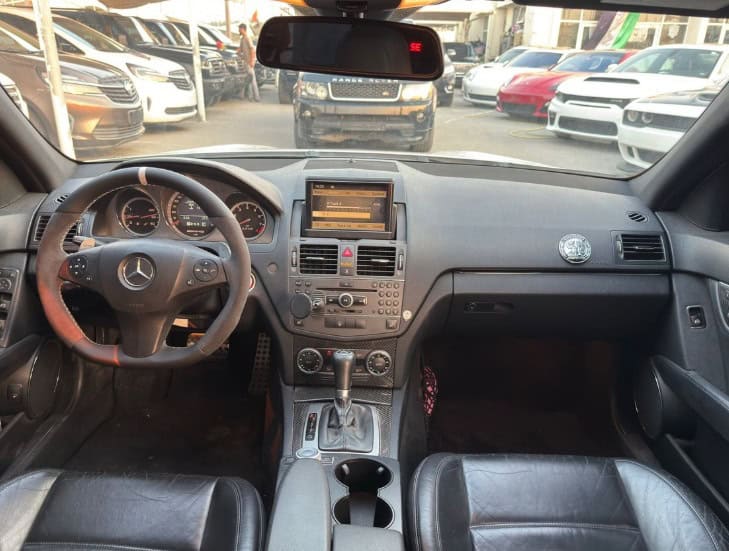 2010 Mercedes-Benz C 63 AMG 6.2L AMG V8 Gul Carbon Fiber White Black