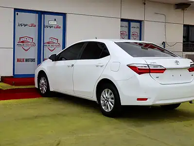2018 Toyota Corolla XLI 4 Cylinders Engine Petrol White Beige Sedan