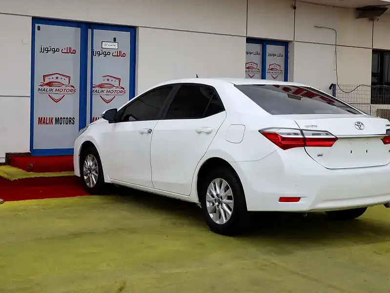 2018 Toyota Corolla XLI 4 Cylinders Engine Petrol White Beige Sedan