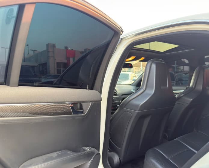 2010 Mercedes-Benz C 63 AMG 6.2L AMG V8 Gul Carbon Fiber White Black