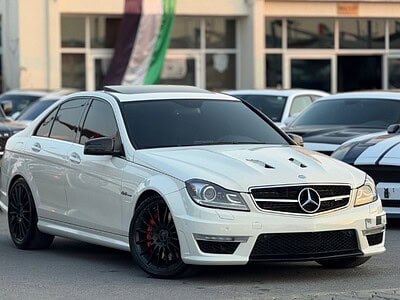 2010 Mercedes-Benz C 63 AMG 6.2L AMG V8 Gul Carbon Fiber White Black