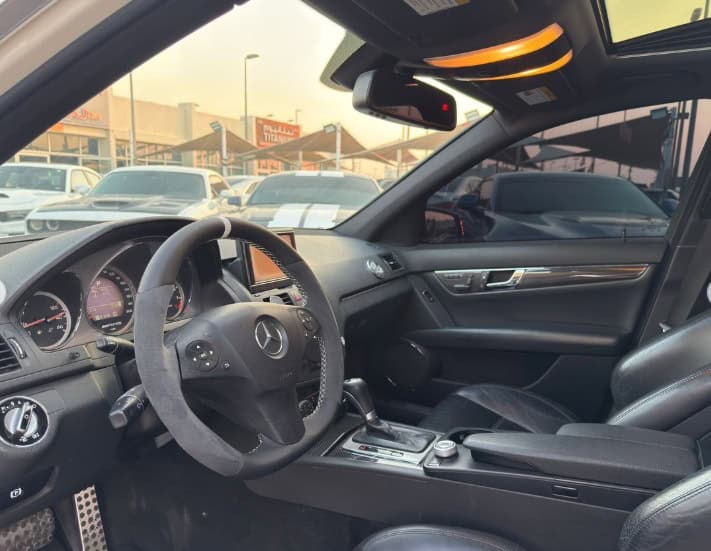 2010 Mercedes-Benz C 63 AMG 6.2L AMG V8 Gul Carbon Fiber White Black