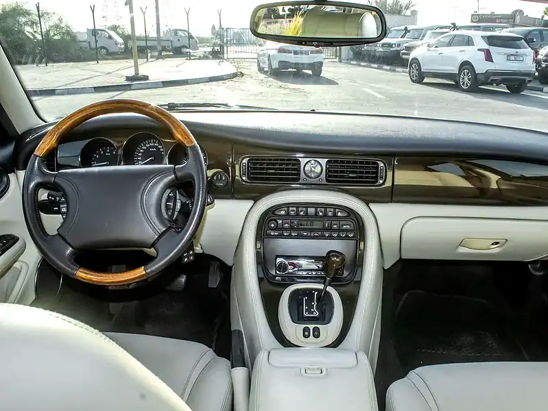 2001 Jaguar XJ R 8 Cylinders Engine Petrol Green Beige Sedan