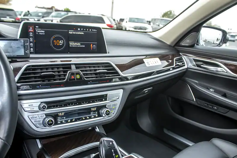 2022 BMW 7-Series 750i 8 Cylinders Engine Petrol Black Sedan