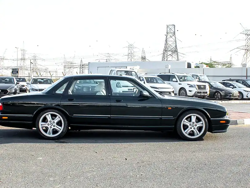 2001 Jaguar XJ R 8 Cylinders Engine Petrol Green Beige Sedan
