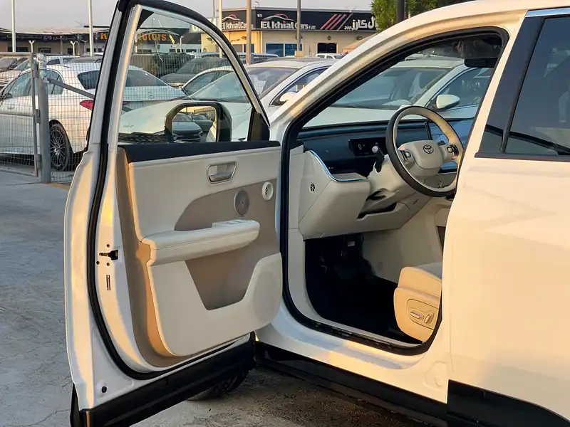 2025 Toyota bZ3 Other ELECTRIC White Beige Crossover Automatic