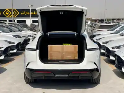 2025 Avatr 12 Ultra Hybrid 4 Cylinders Engine White Beige Sedan