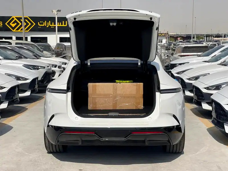 2025 Avatr 12 Ultra Hybrid 4 Cylinders Engine White Beige Sedan