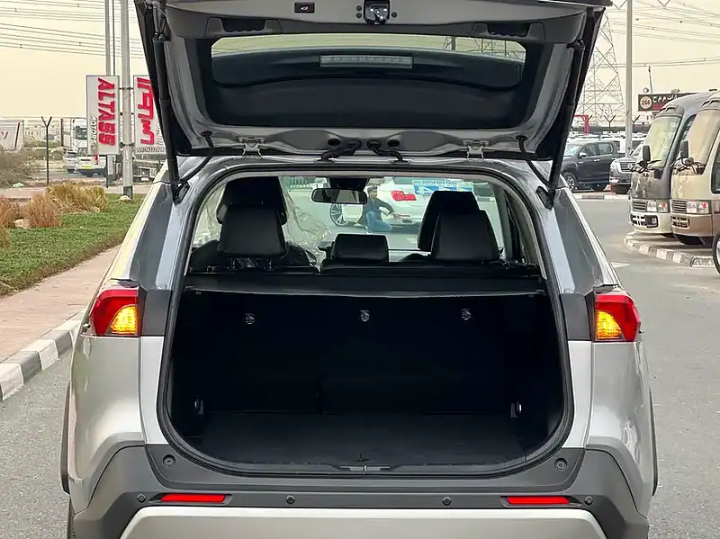 2022 Toyota Rav 4 XLE 4 Cylinders Engine Petrol Silver Black SUV Full Option