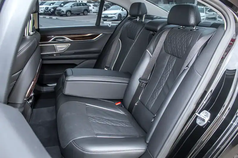 2022 BMW 7-Series 750i 8 Cylinders Engine Petrol Black Sedan