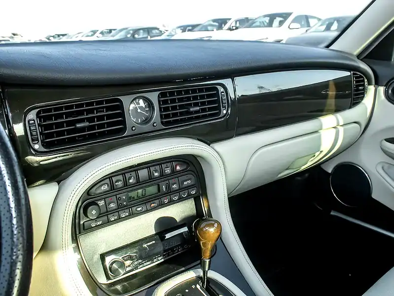 2001 Jaguar XJ R 8 Cylinders Engine Petrol Green Beige Sedan