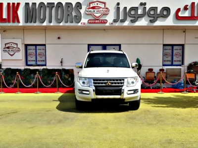 2022 Mitsubishi Pajero GLS 6 Cylinders Engine White Black SUV Full Option GCC