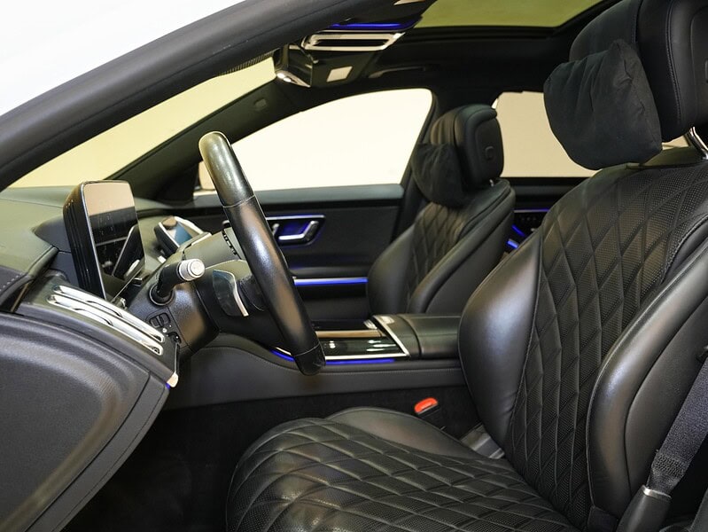 2021 Mercedes Benz S580 4.0 litre V8 Engine White Black Sedan