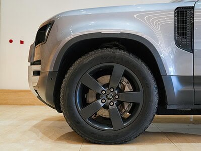 2022 Land Rover Defender HSE 3.0L turbocharged V6 Grey Tan SUV