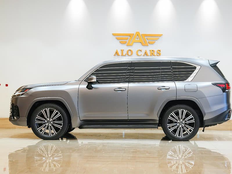 2023 Lexus Lx 600 Signature 3.5L twin-turbo V6 Engine Grey Red SUV