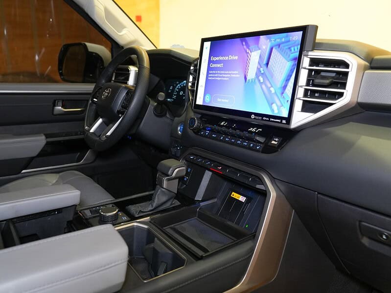 2024 Toyota Tundra HYBRID LIMITED i-FORCE MAX twin-turbo V6 Engine White Grey