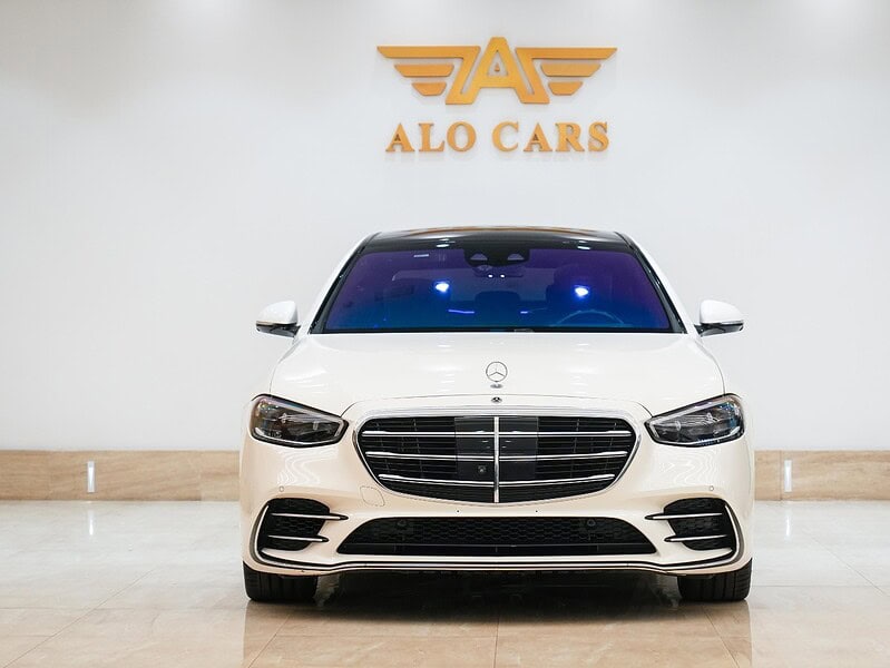 2021 Mercedes Benz S580 4.0 litre V8 Engine White Black Sedan