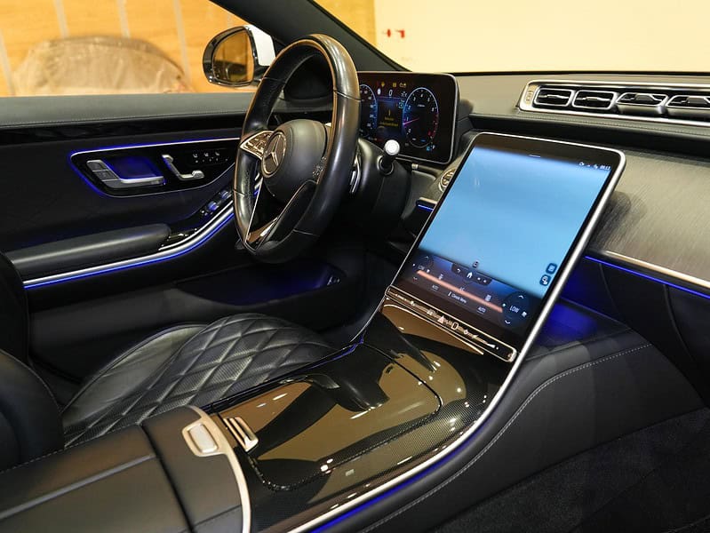 2021 Mercedes Benz S580 4.0 litre V8 Engine White Black Sedan