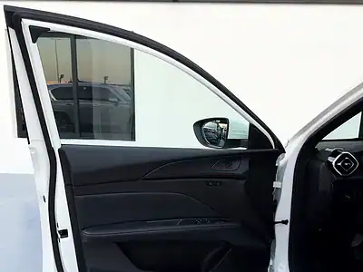 2025 MG5 GLOBAL LUXURY EDITION 1.5L A/T PTR 4 Cylinders White Black Sedan